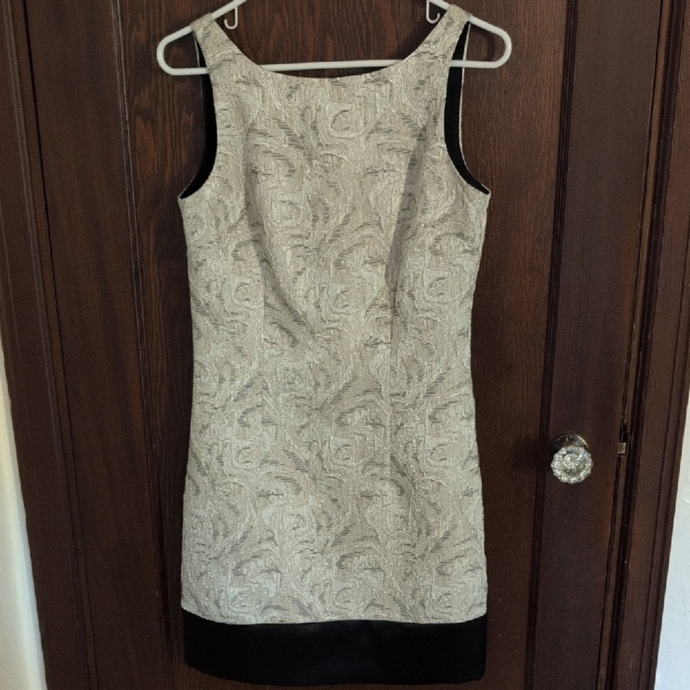 Max And Cleo Off White & Black Straight Elegant Sleeveless Dress Size 4